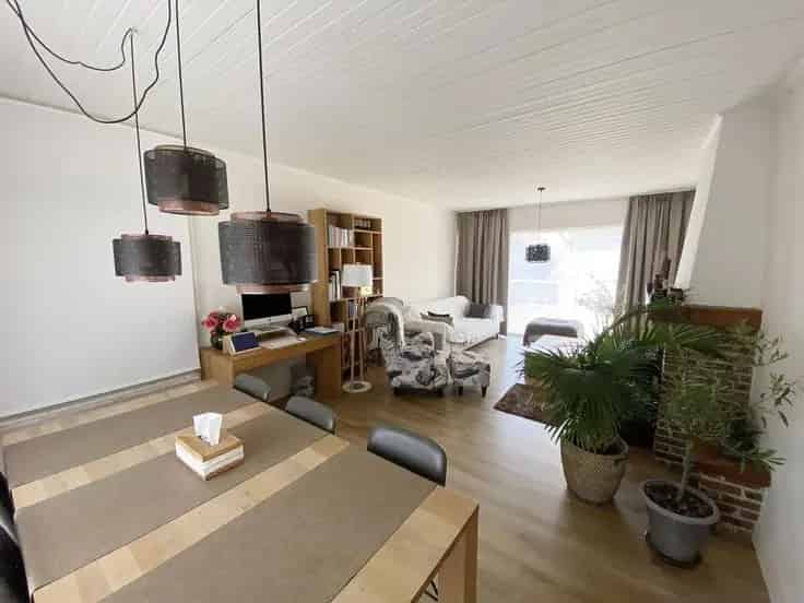 Gezinswoning te koop: Rustige ligging, tuin, garage