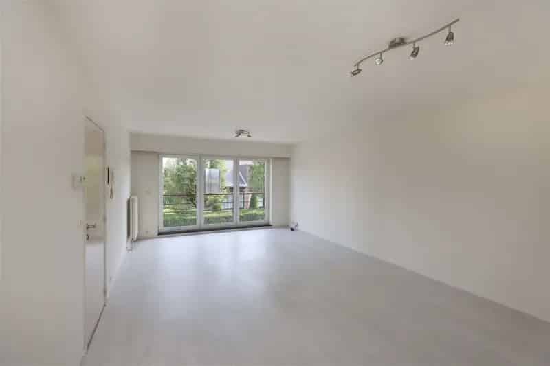 Appartement te koop 2 slaapkamers ruim terras carport centrum