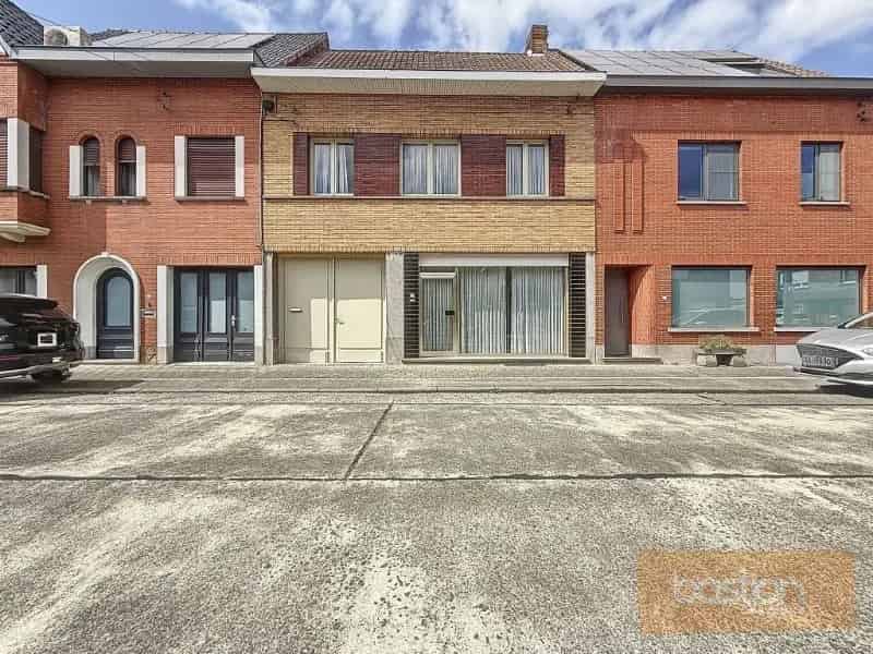 Ruime woning met veel mogelijkheden te koop in Marke