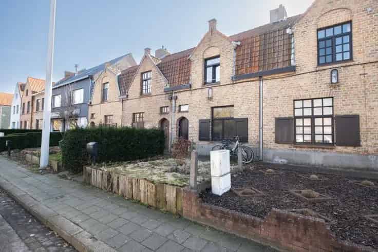 Huis Te Koop Sint-Kruis: Instapklare Gezinswoning 3 slaapkamers