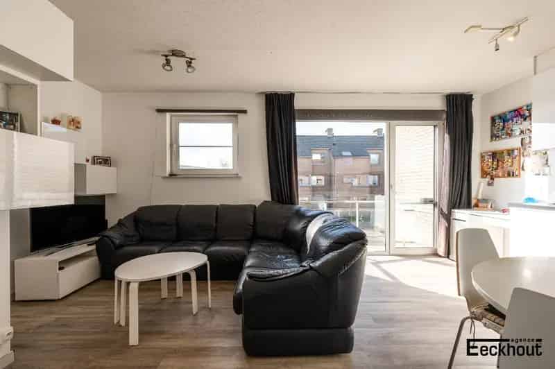Huis te koop Oostende: Instapklare woning met garage en tuin nabij strand
