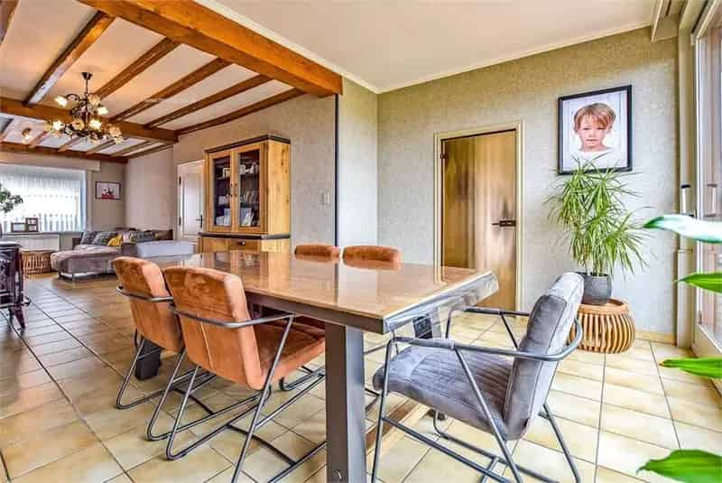 Ruime woning met 5 slaapkamers te koop Lo-Reninge