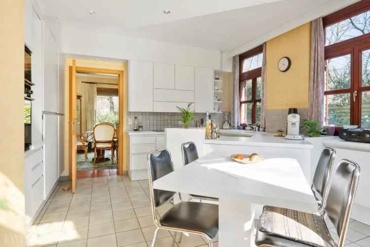 Ruime Villa met Potentieel in Brasschaat