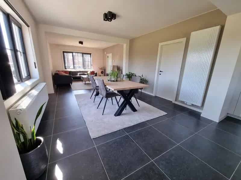 Vernieuwde woning 3 slaapkamers 8a71ca