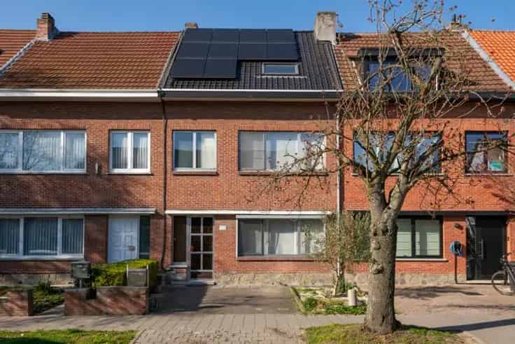 Huis Te Koop Edegem: Instapklare gezinswoning 3 slaapkamers tuin