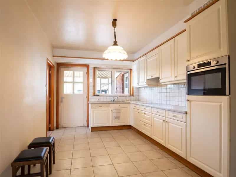 Ruime Gezinswoning 5 Slaapkamers Hechtel-Eksel