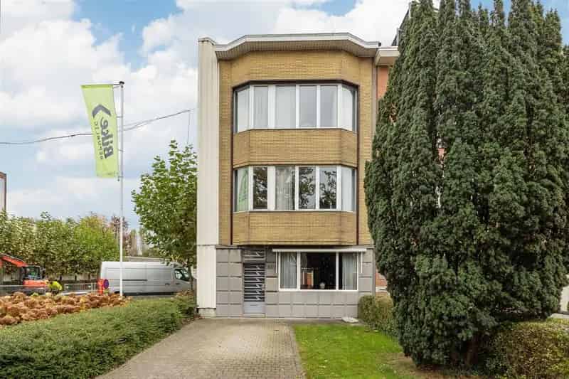 Huis te koop in Merksem: Veelzijdige burgerwoning