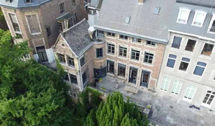 Huis te Koop in Luik: Historische Woning met 6 Slaapkamers en Dubbele Garage