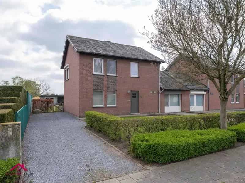 Huis te Koop Neeroeteren: Gerenoveerde gezinswoning met zonnepanelen