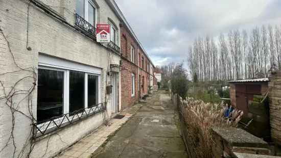 Rustig gelegen stadswoning met 4 grote kamers.