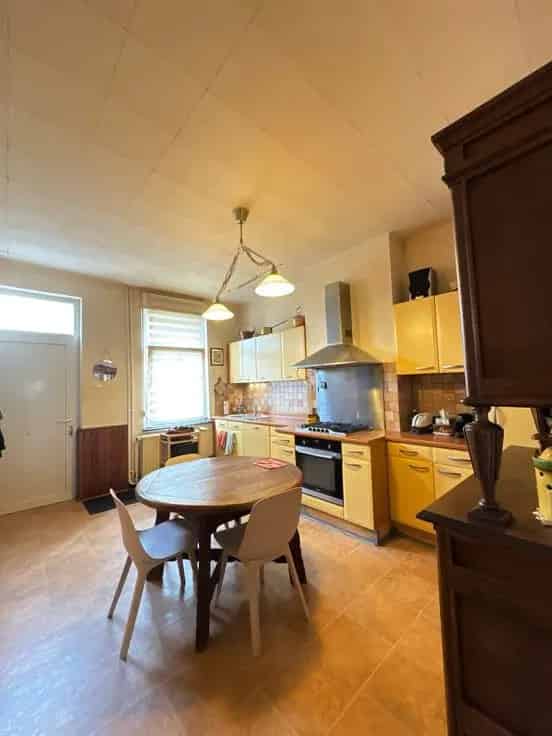 Charmante 2 Slaapkamer Huis Montegnée Te Renoveren