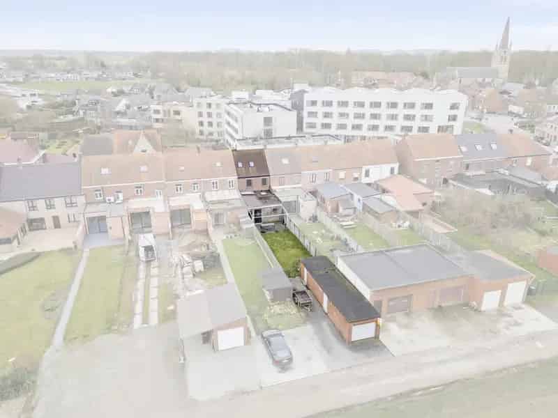 Huis te koop Elverdinge: Ruime woning met garage en tuin