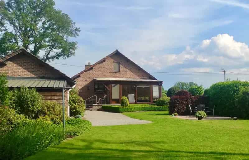 Huis te huur landelijke omgeving 6 slaapkamers grote tuin