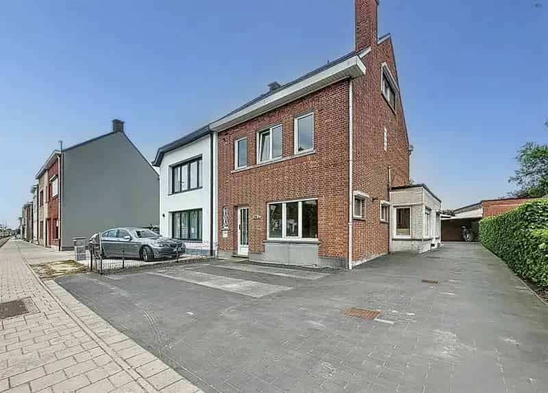 Gezinswoning 4 slaapkamers 2 badkamers 760m2