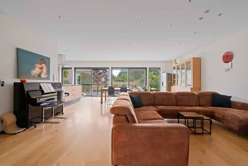 Instapklare gezinswoning 271m² met tuin 1636m²
