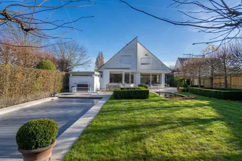 Villa te koop in Bavikhove: Ruime woning met professioneel gedeelte
