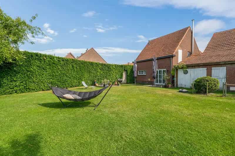 Boerderij te Huur Hoogstraten: Ruime Schuur 160m², 1,2 Ha Grond, Paarden mogelijk