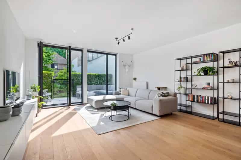 Antwerpen Appartement te Koop: Energiezuinig gelijkvloers met terras en tuin