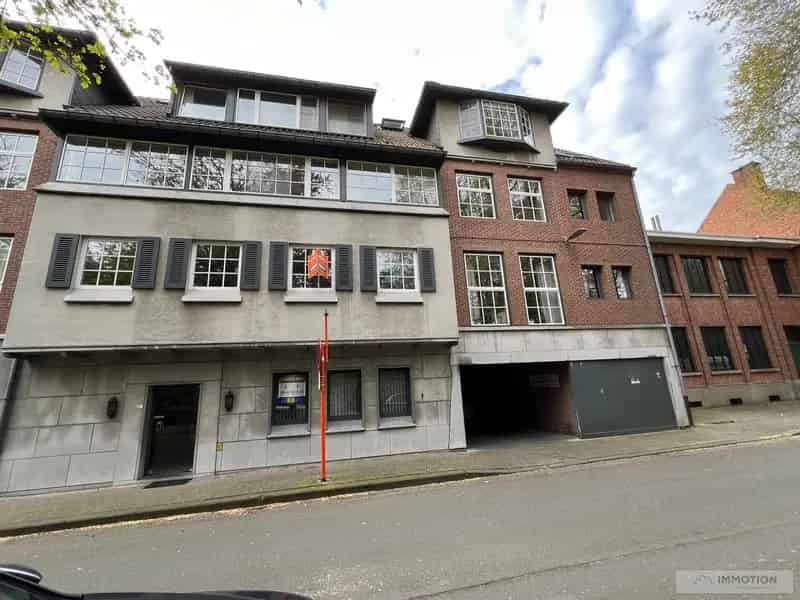 Twee Parkings Nabij Loofstraat