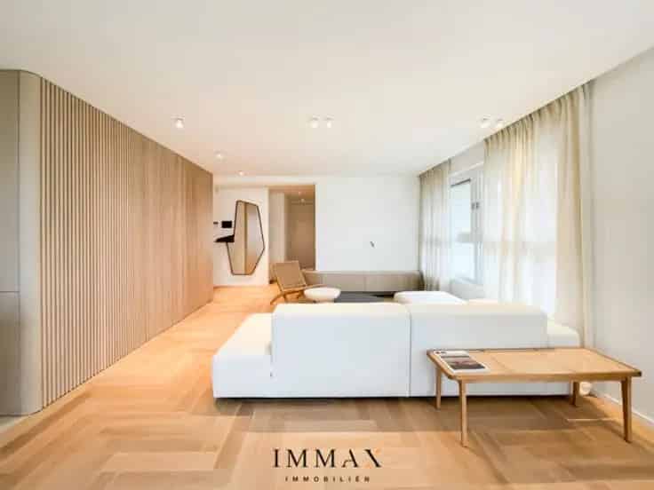 Luxe Appartement Knokke: Gerenoveerd met Casino Uitzicht