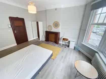 5 Slaapkamer Appartement Anderlecht Nabij Midi Station