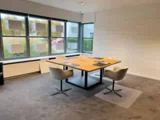 Handelspand te huur Wavre 115m² -  4 parkeerplaatsen - Te renoveren