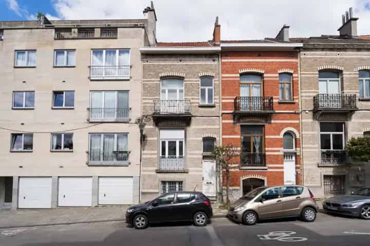Théophile Vander Elst 140  -  Woning met veranda en PVC ramen