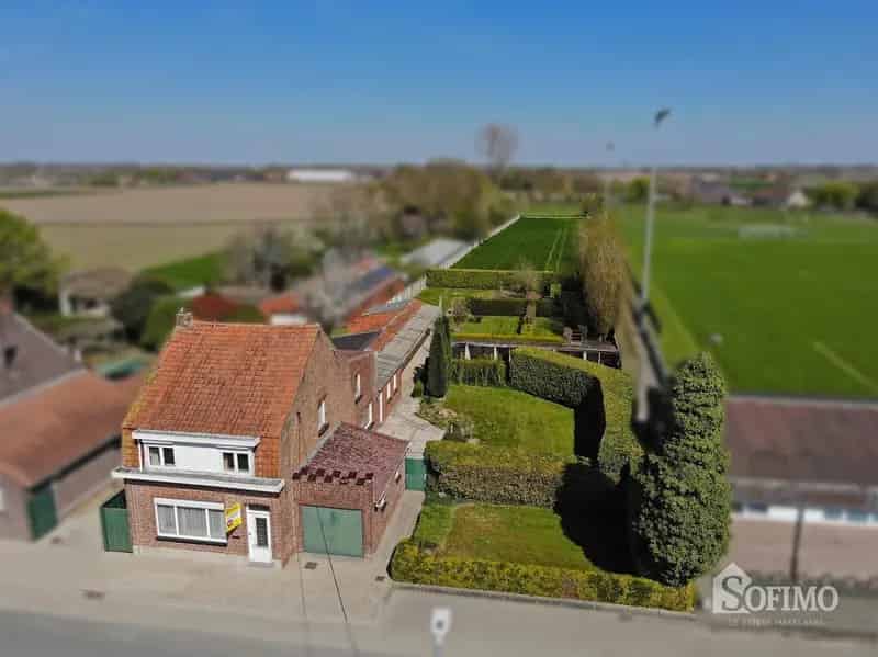 Huis te koop: Te renoveren woning met grote tuin en garage
