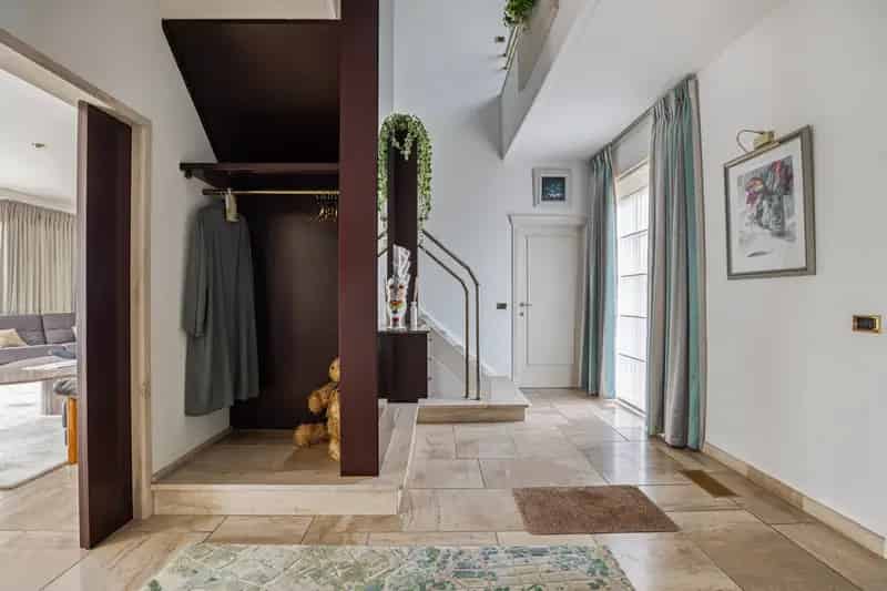 Unieke villa met binnenzwembad te koop in De Haan