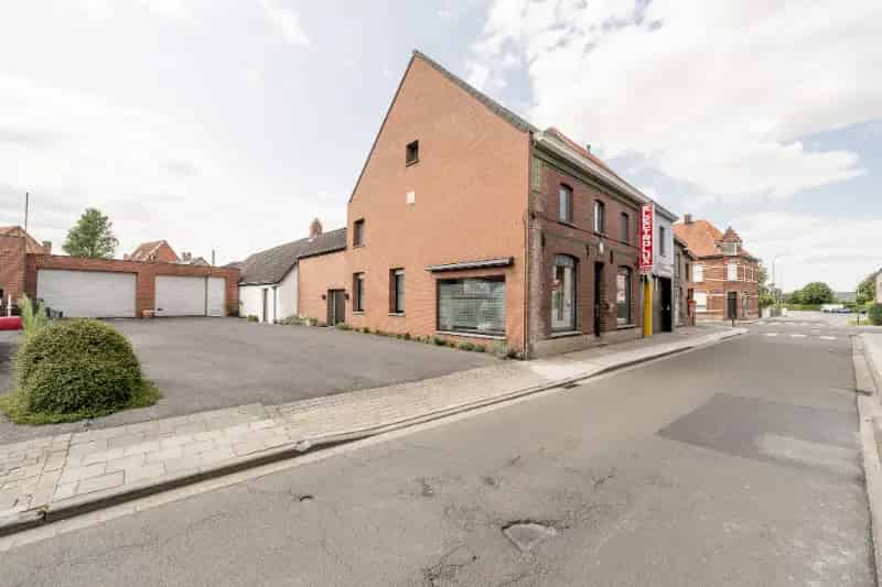 Ruime gezinswoning met 4 slaapkamers en dubbele garage te koop