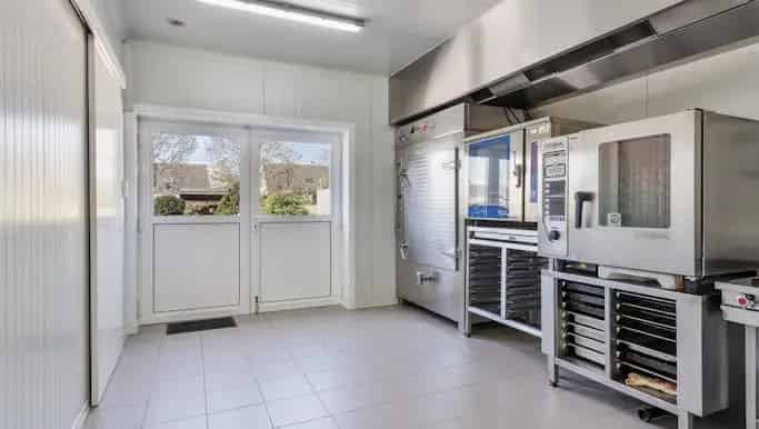 Handelspand met Woonst te Koop Sint-Denijs