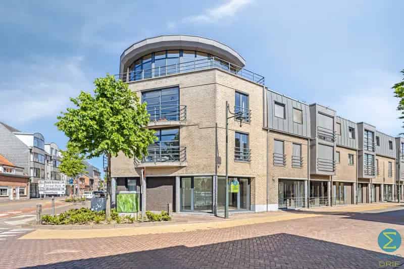 Gelijkvloers appartement met garage te koop