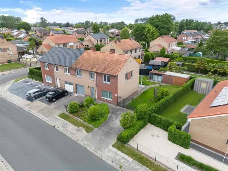 Te renoveren gezinswoning met garage Diepenbeek