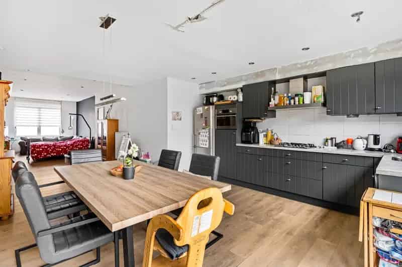 Moderne Eengezinswoning 4 Slaapkamers Tuin