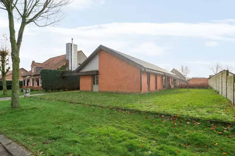 Te renoveren 3 Slaapkamers Laagbouwwoning Rustige Buurt