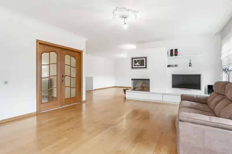 Woning met ruim atelier van 200m2 te Diepenbeek