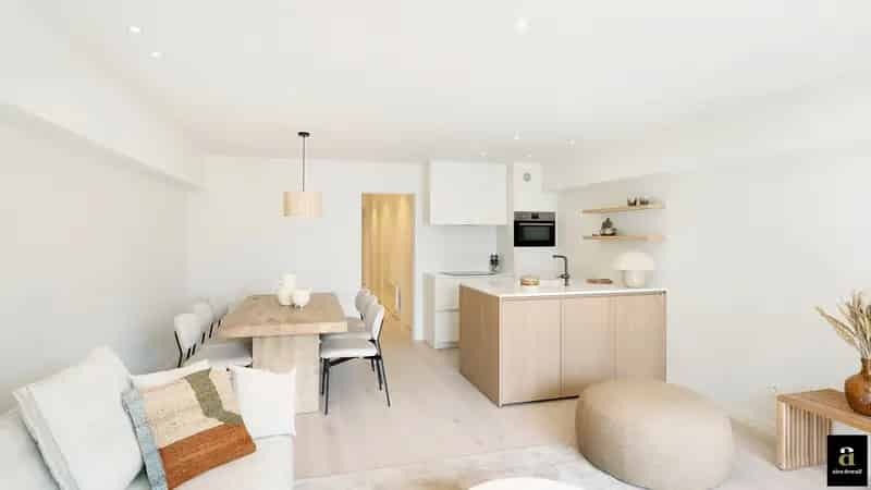 Gerenoveerd 2 Slaapkamer Appartement Nabij Rubensplein