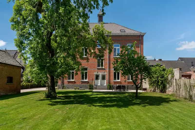 Herenhuis te koop: 6 slaapkamers, gerenoveerd, atelier en garage