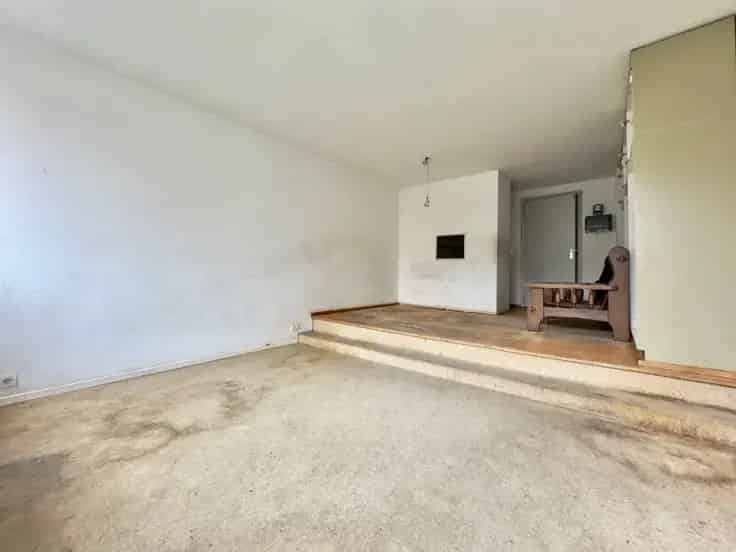 Studio te renoveren nabij Place Stephanie