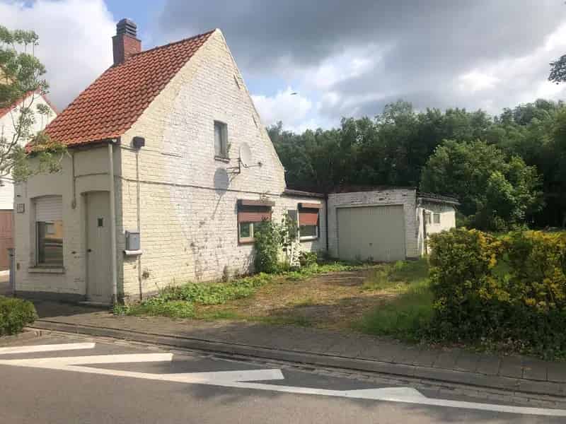 Renovatieproject met potentieel – 6a 20ca in Residentiële Ligging