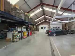 Carrosserie te Koop Boussoit - 670m² - Inclusief Outillage