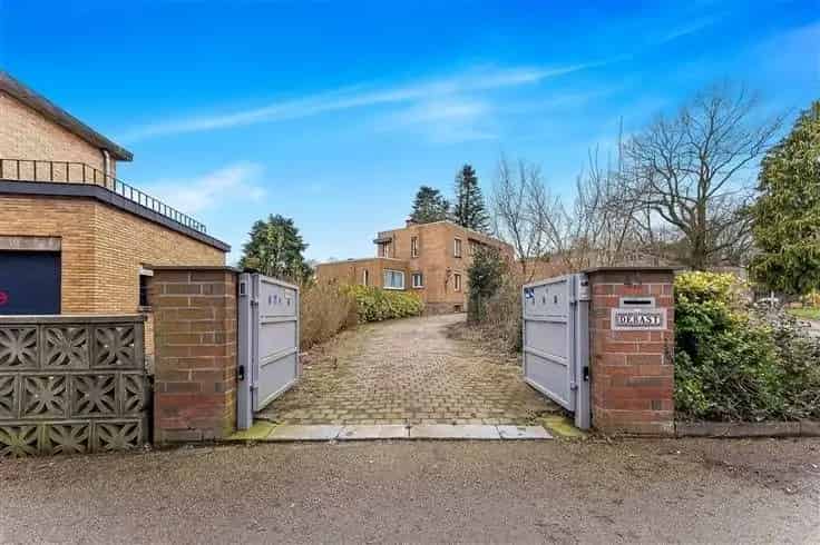 Huis Te Koop 4 Slaapkamers Nabij Stadscentrum