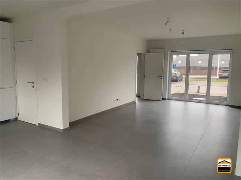 Huis te huur Genk: 4 slaapkamers, tuin, garage, E47