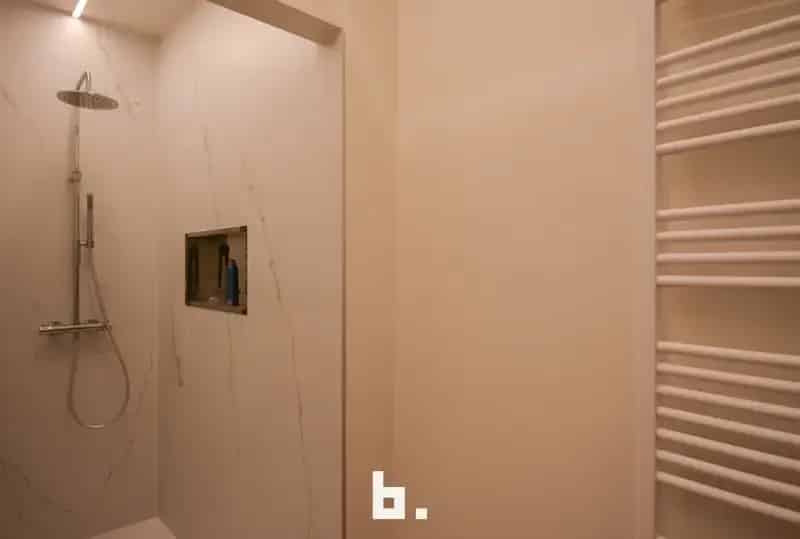 Gerenoveerd appartement 3 slaapkamers juli 2025