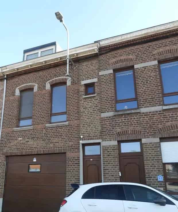 Huis Te Koop: Gezellige woning met garage en tuin