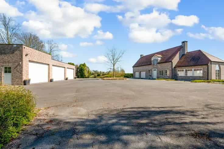 Villa te Koop Belsele 4450m2 Ruim Bijgebouw