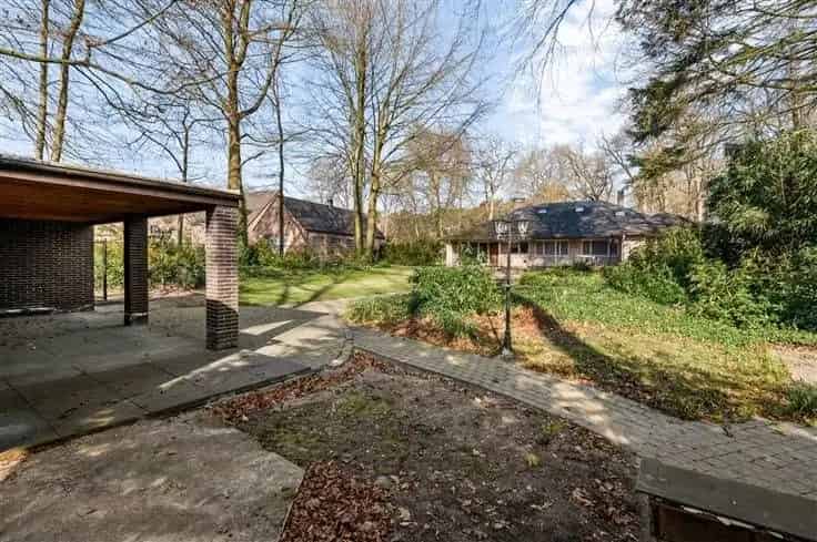 Te renoveren gezinswoning 2179m²