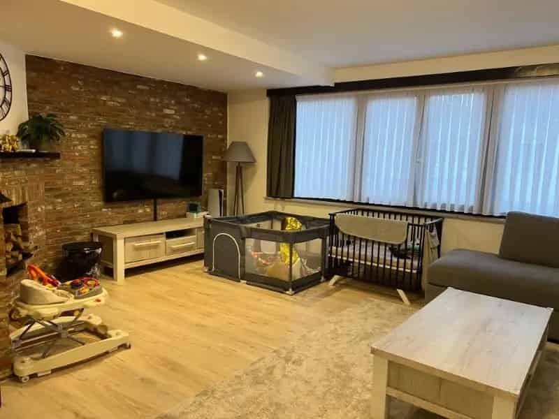 Huis te koop Merksem: Ruime woning met moderne afwerking