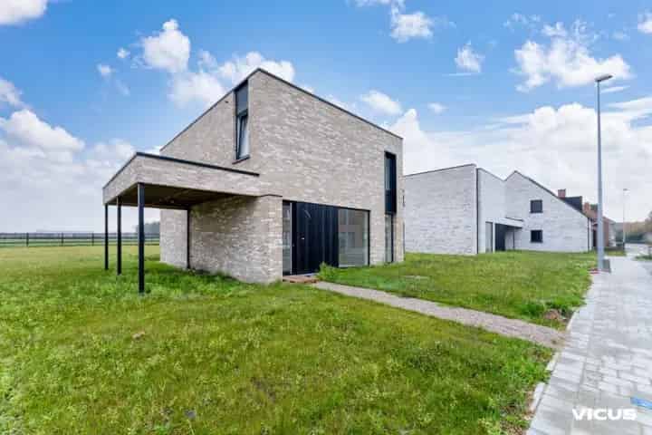 Huis te koop Ichtegem: Moderne woningen en bouwgrond