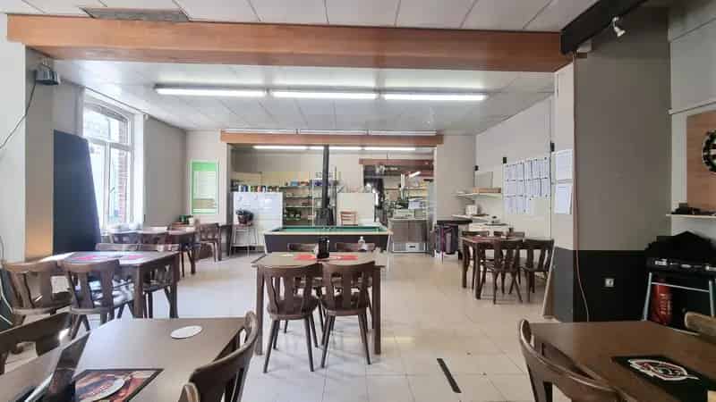 Huis te koop: Opbrengsteigendom met Handelsruimte en 2 Appartementen